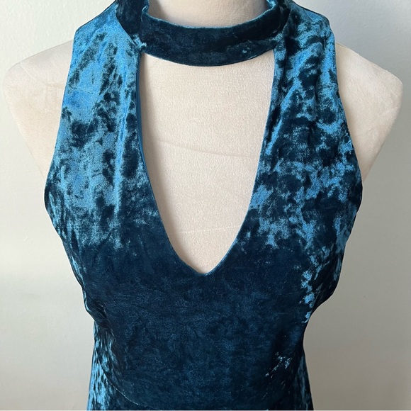 *Final Price Reduction* London Times Blue Crushed Velvet Dress - Picture 2 of 6